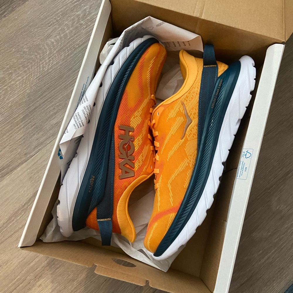 Men’s Mach Supersonic Hoka Running Shoe (10.5) Gem